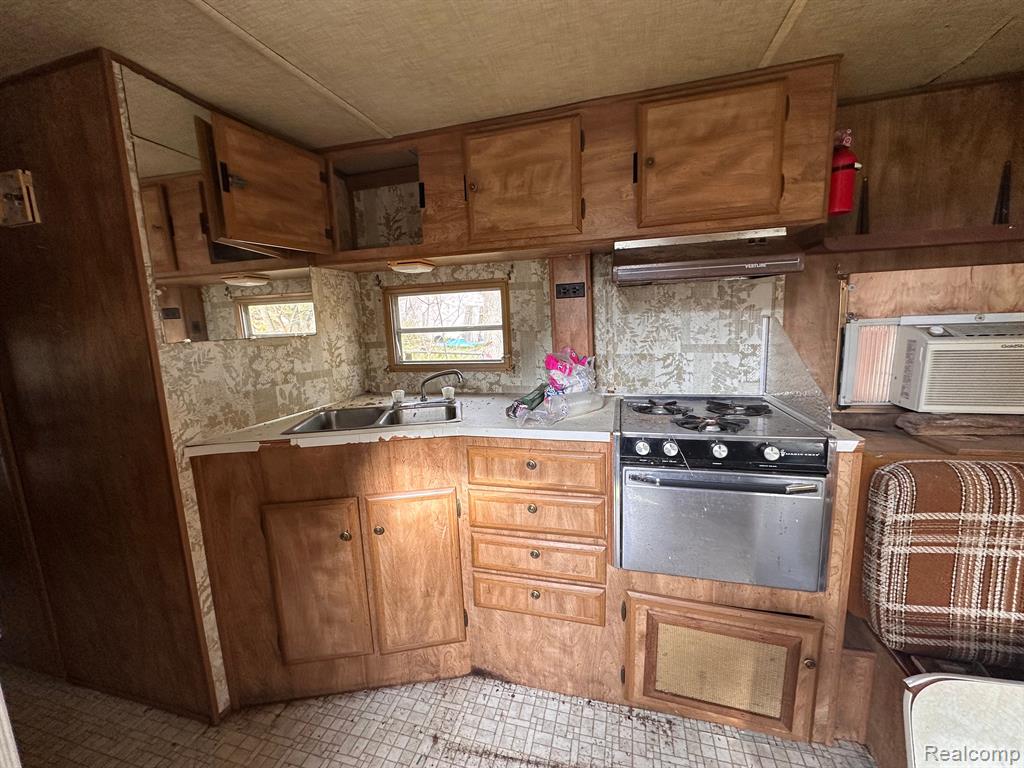 5324 SOUTHWAY Drive, Swartz Creek, MI 48473 — Photo 42