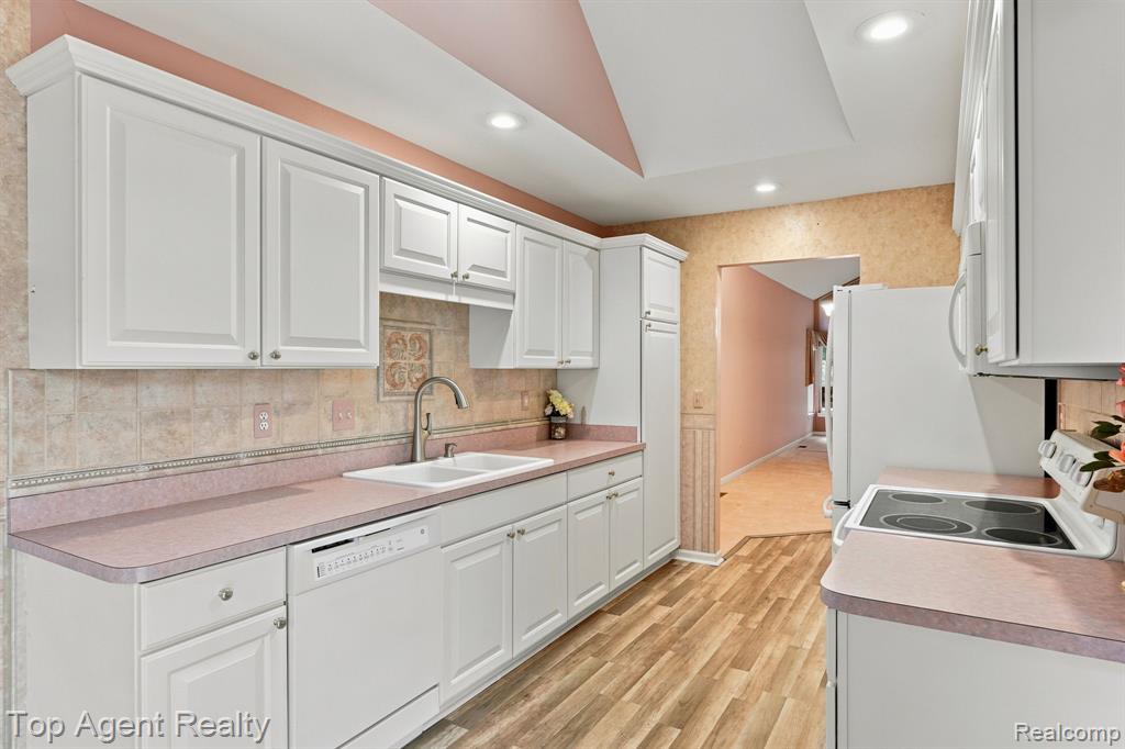 48659 Sundance Court, Utica, MI 48315 — Photo 5