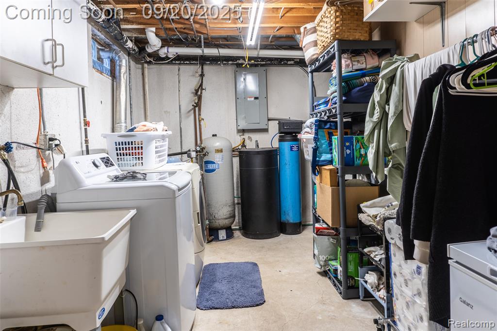 9254 Semindale, Clarkston, MI — Photo 28