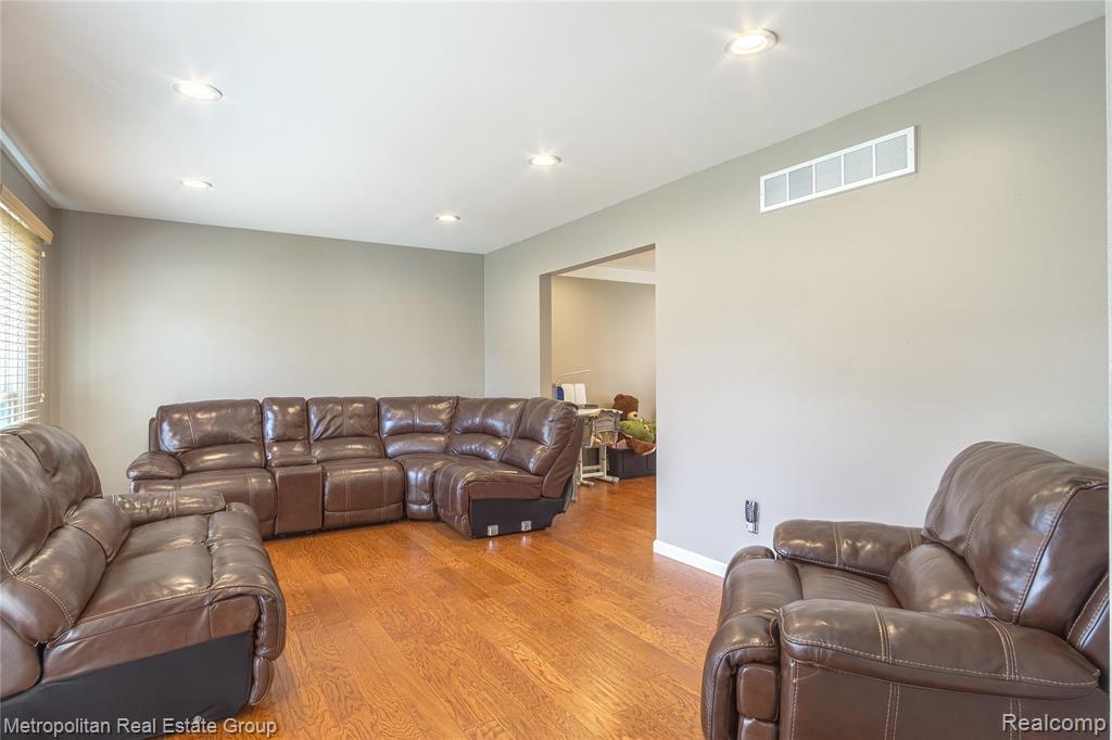 6364 Pinecroft Drive, West Bloomfield, MI — Photo 7