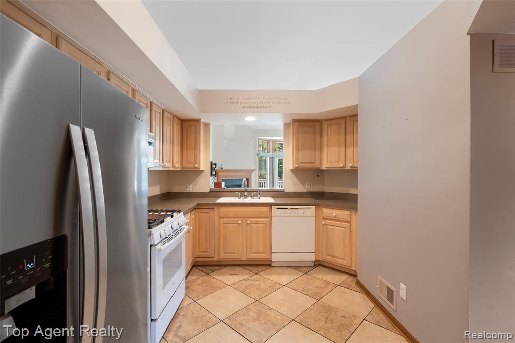 4415 Firethorn Court, Warren, MI 48092 — Photo 12