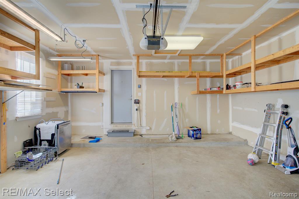 8056 LARK Lane, Grand Blanc, MI 48439 — Photo 40