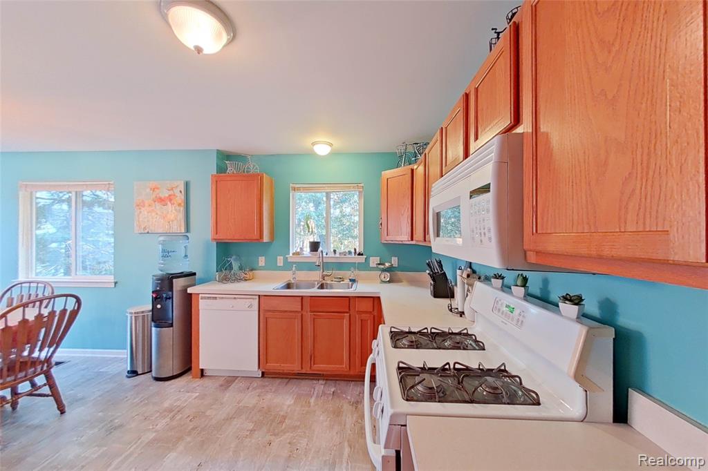 8883 Redstone Drive, 2, Pinckney, MI 48169 — Photo 4