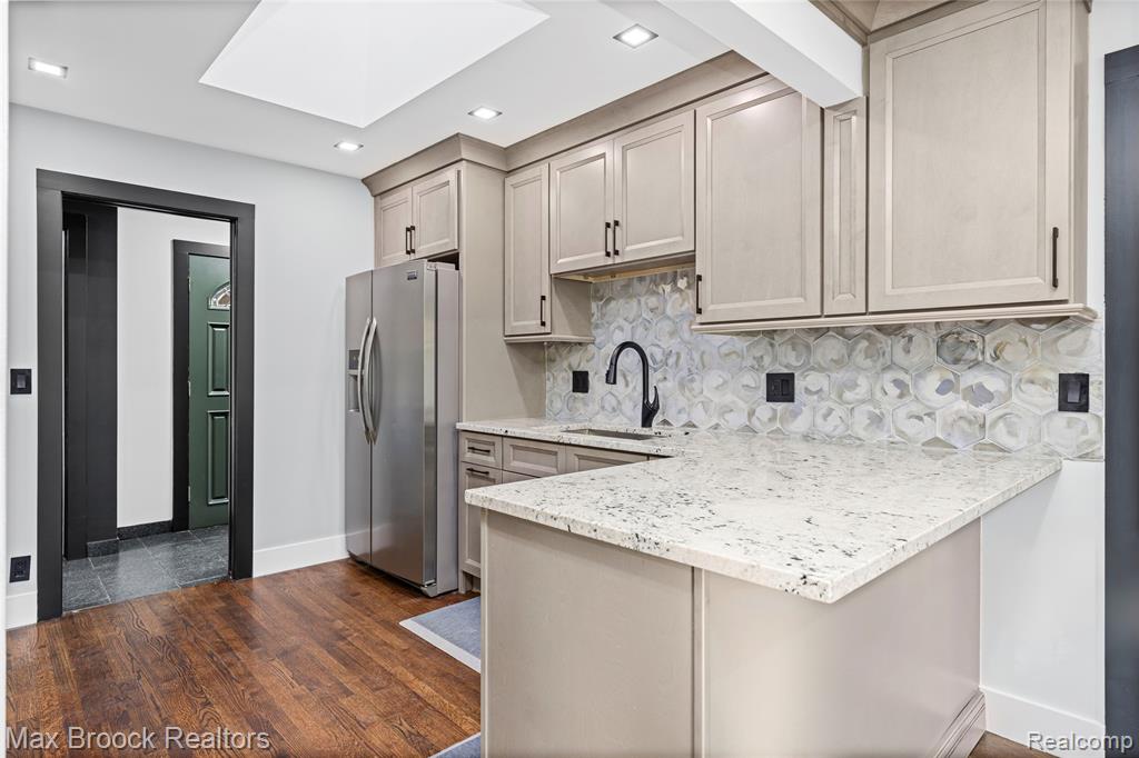 2724 Alveston Drive, Bloomfield, MI 48304 — Photo 16