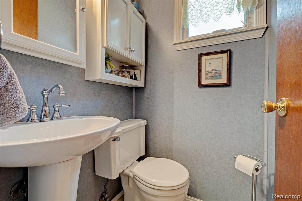 6437 Oriole Drive, Flint, MI 48506 — Photo 18