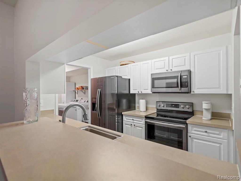 5288 BROOKEMONTE Circle, Rochester, MI 48306 — Photo 17
