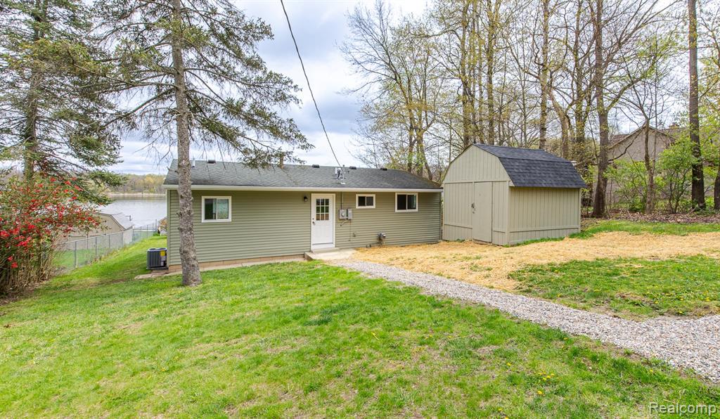1998 Lakeview Drive, Lapeer, MI 48446 — Photo 31