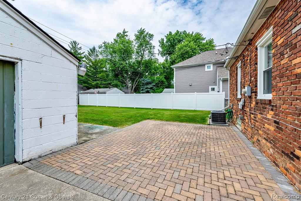 609 N BLAIR Avenue, Royal Oak, MI 48067 — Photo 21