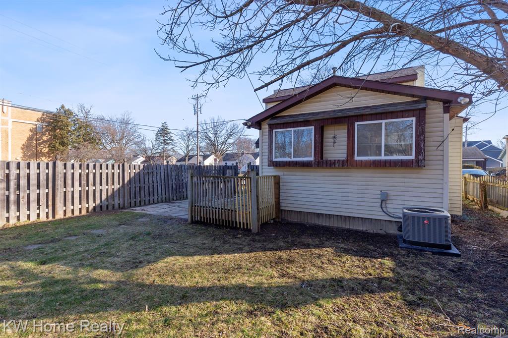 3989 ROYAL Avenue, Berkley, MI 48072 — Photo 5