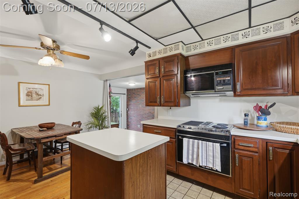 27704 California Drive NW, Lathrup Village, MI 48076 — Photo 15