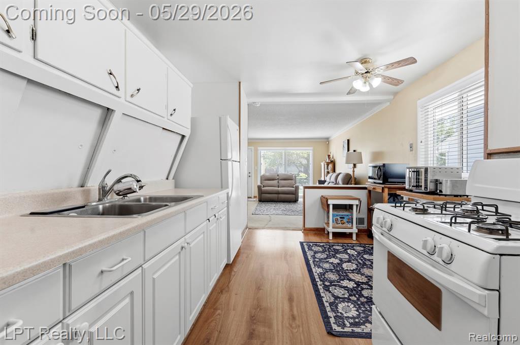 8032 Clippert Street, Taylor, MI 48180 — Photo 6