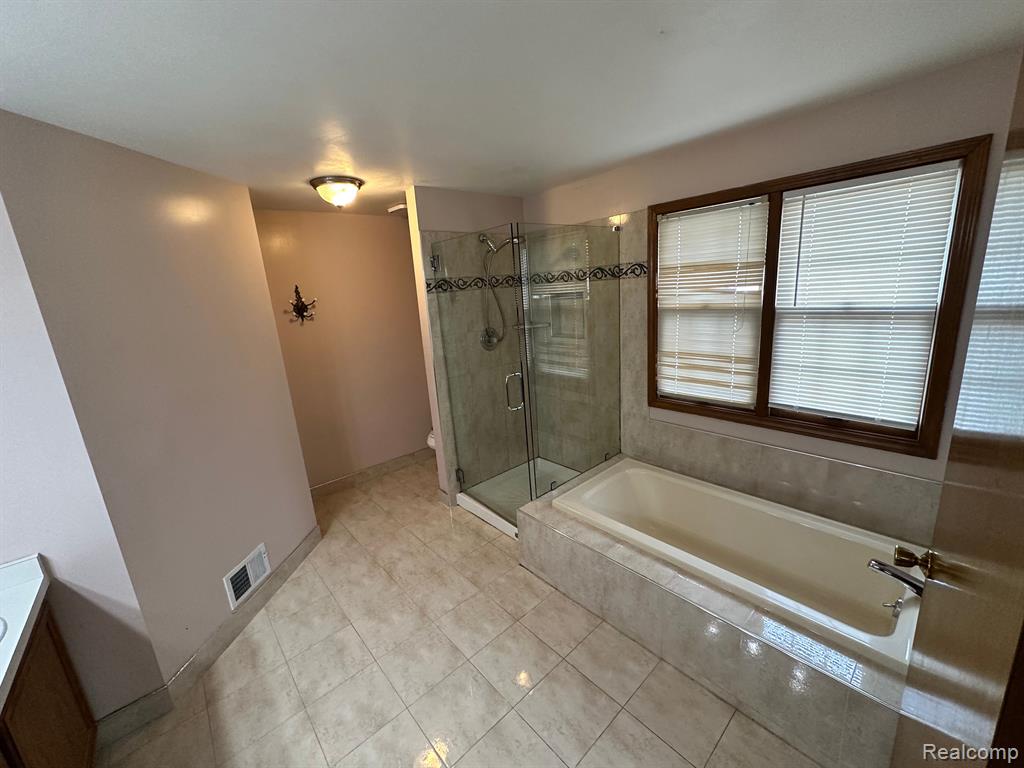 577 LEXINGTON Drive, Rochester Hills, MI 48307 — Photo 18