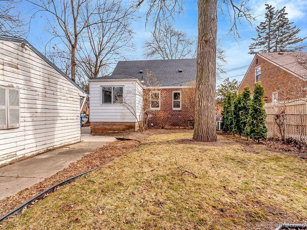 8651 HAZELTON Street, Dearborn Heights, MI 48127 — Photo 5