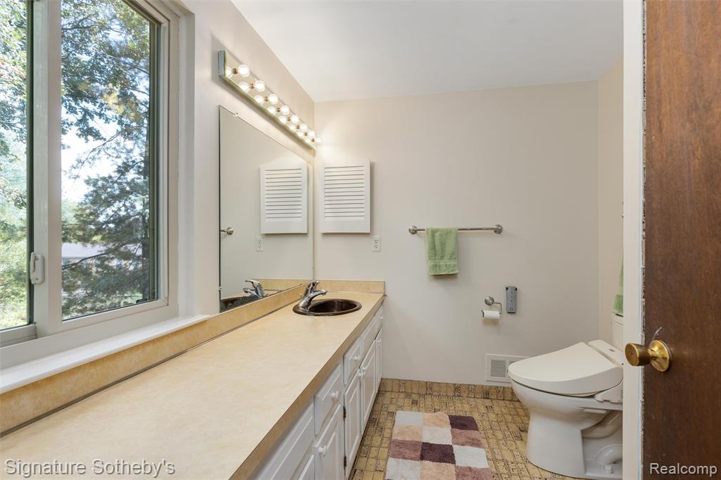 5160 Greenbriar Drive, West Bloomfield, MI 48323 — Photo 22