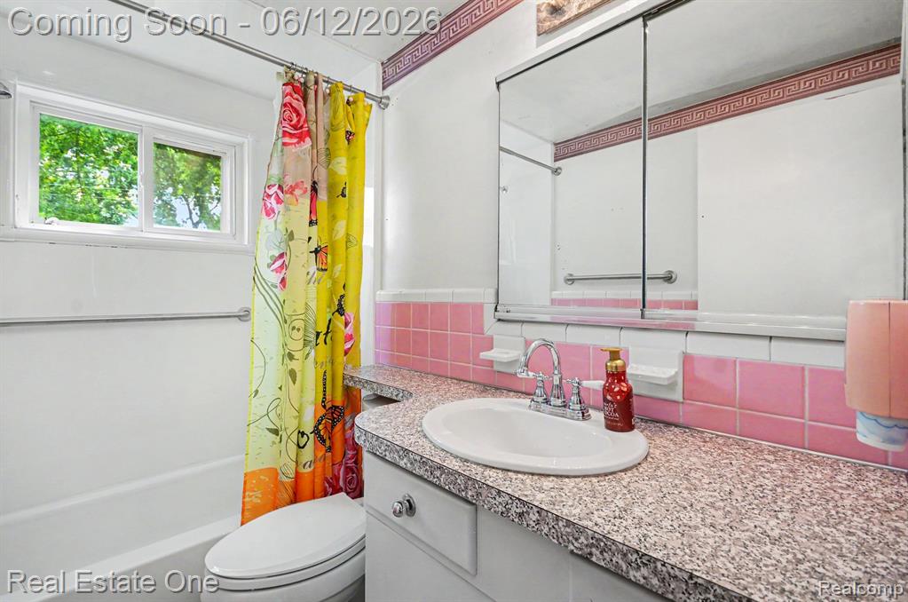 2523 Watonga Drive, Commerce Twp, MI 48382 — Photo 20