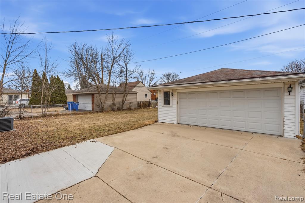 8528 Norborne Avenue, Dearborn Heights, MI 48127 — Photo 30