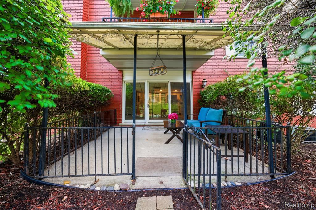 19710 13 Mile Road, 107, Beverly Hills, MI 48025 — Photo 20