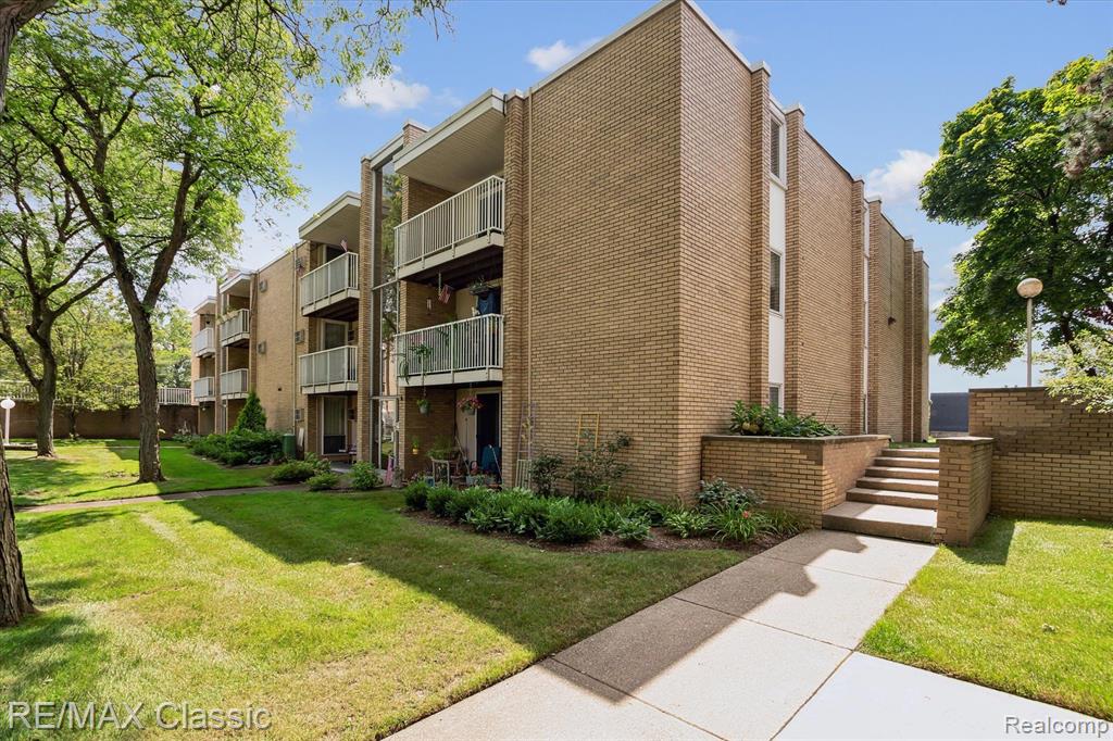 4905 CROOKS Road, A11, Royal Oak, MI 48073 — Photo 32