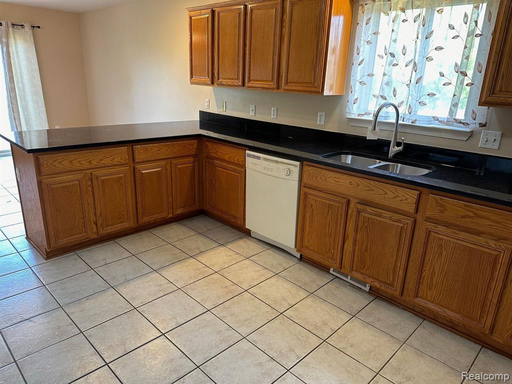 16385 SASSAFRAS Lane, Macomb, MI 48044 — Photo 3