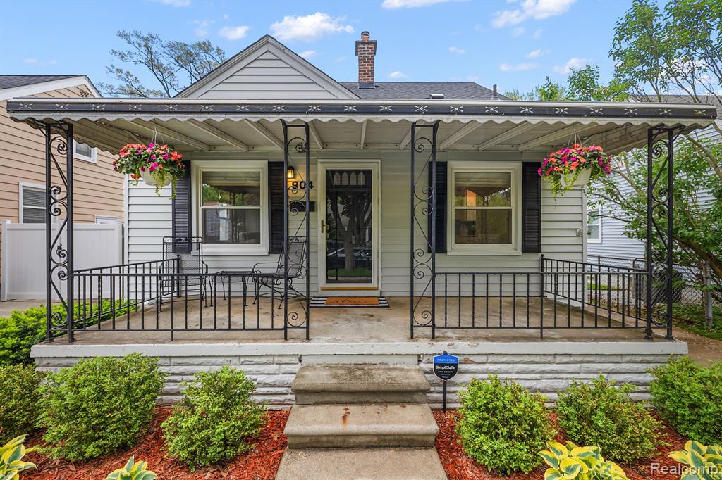 904 N DORCHESTER Avenue, Royal Oak, MI 48067 — Photo 2