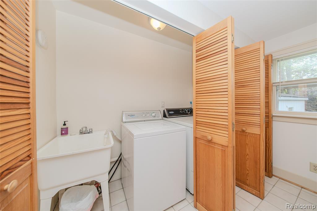 927 N Maple Avenue, Royal Oak, MI 48067 — Photo 45