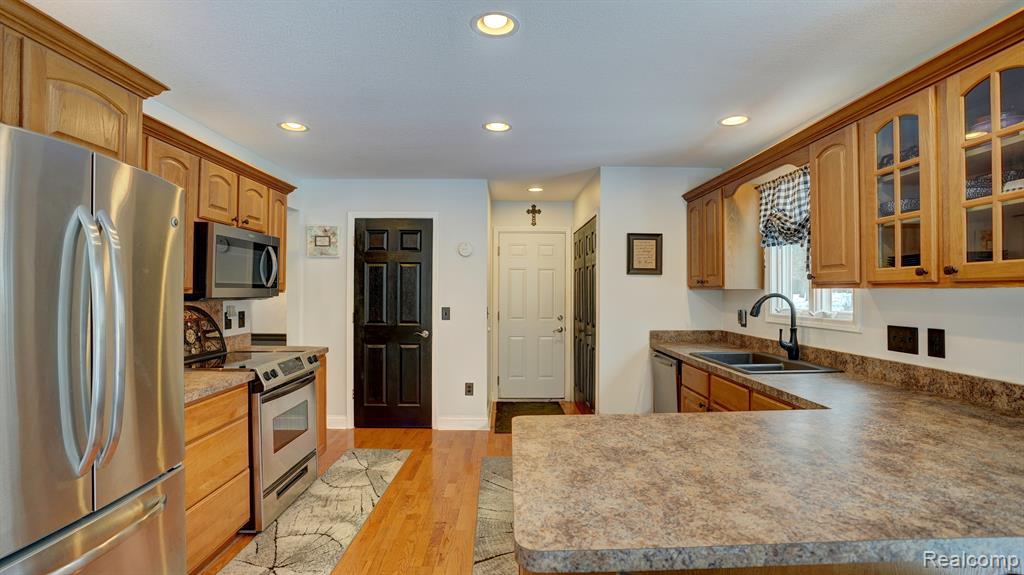 9270 OAKVIEW Drive, Swartz Creek, MI 48473 — Photo 5