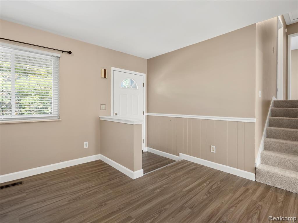 970 Golfview Drive, Lake Orion, MI 48362 — Photo 9