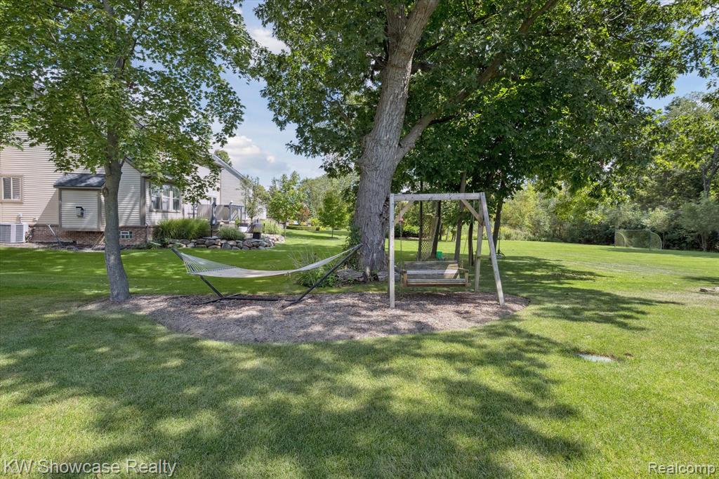 4067 Cameron Court, Wixom, MI 48381 — Photo 46