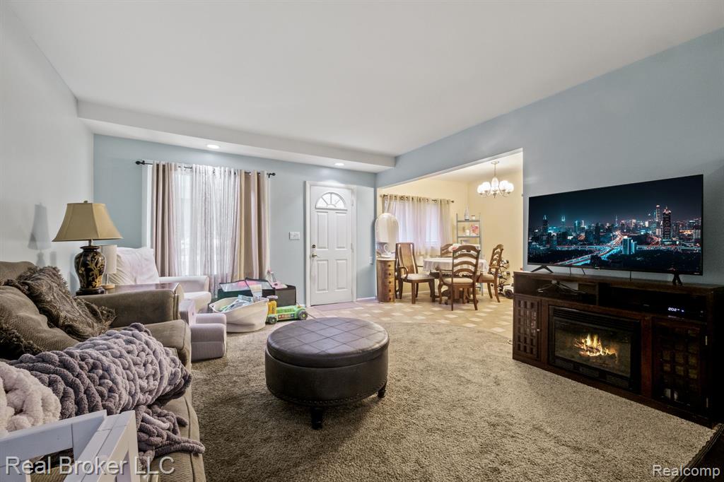 6107 WHITEFIELD Street, Dearborn Heights, MI 48127 — Photo 11