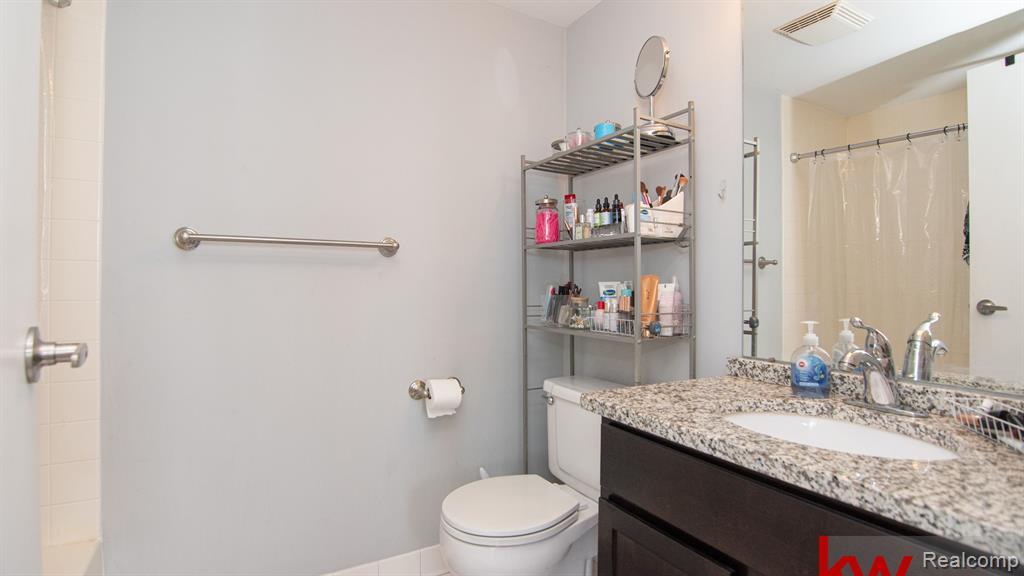 250 E HARBORTOWN Drive, 49/511, Detroit, MI 48207 — Photo 9