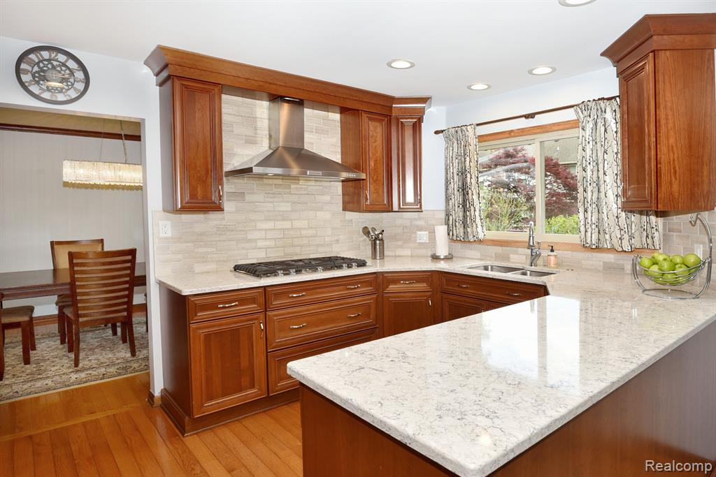6186 Smithfield Drive, Troy, MI 48085 — Photo 9