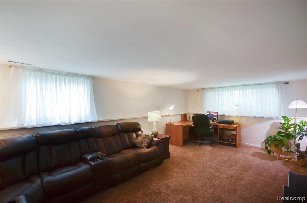 43475 Deborah Drive, Sterling Heights, MI 48313 — Photo 20