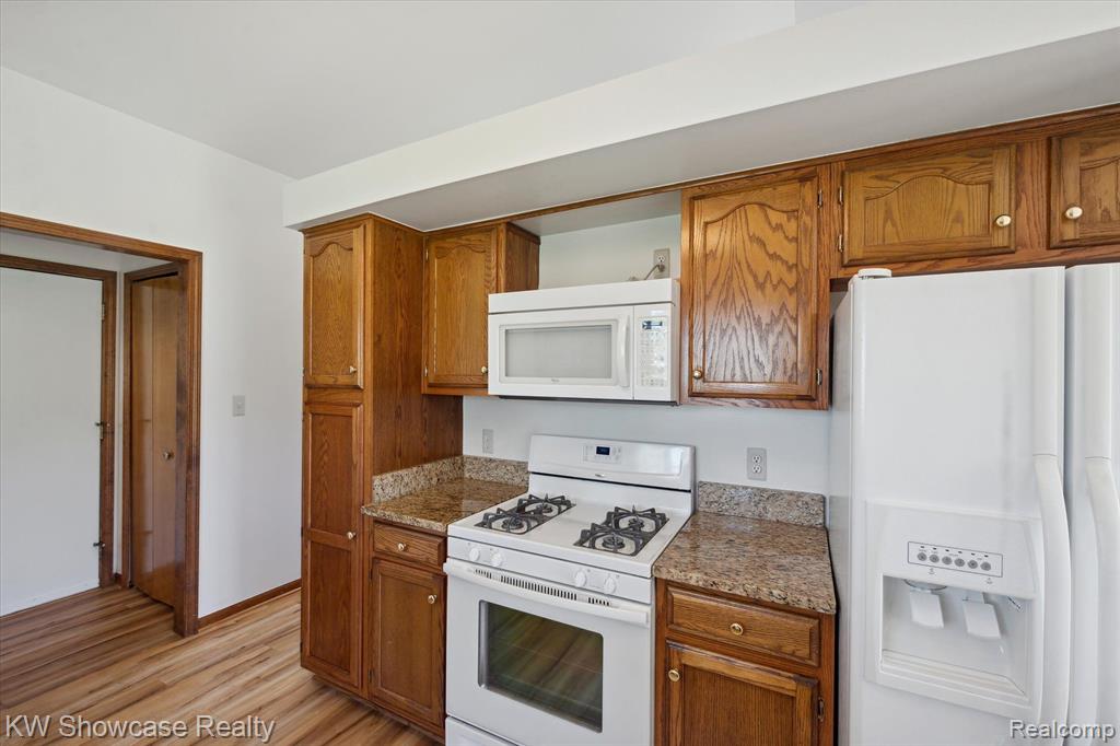 730 CHALLENGING Trail, South Lyon, MI 48178 — Photo 15