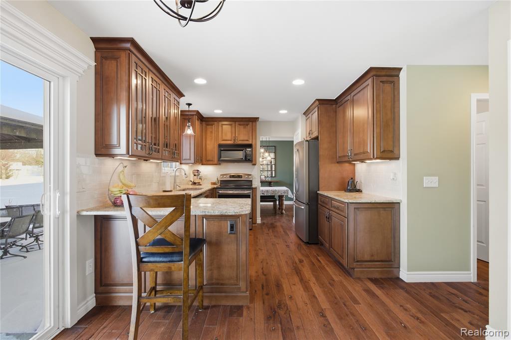 816 Oak Cluster Court, Howell, MI 48855 — Photo 18