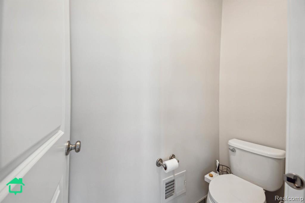 51256 SCARBOROUGH Road, Canton, MI 48188 — Photo 27