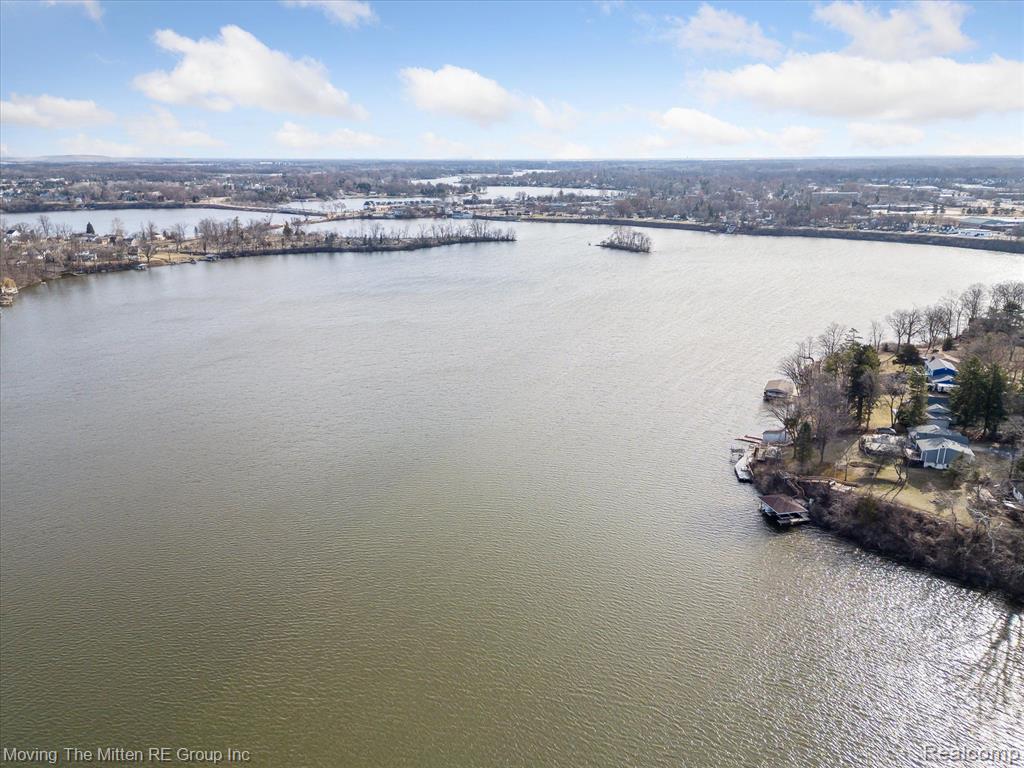 47853 N SHORE Drive, Van Buren, MI 48111 — Photo 59