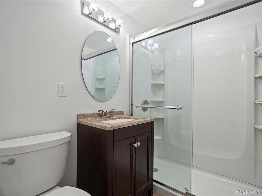 23409 CARLISLE Avenue, Hazel Park, MI 48030 — Photo 17