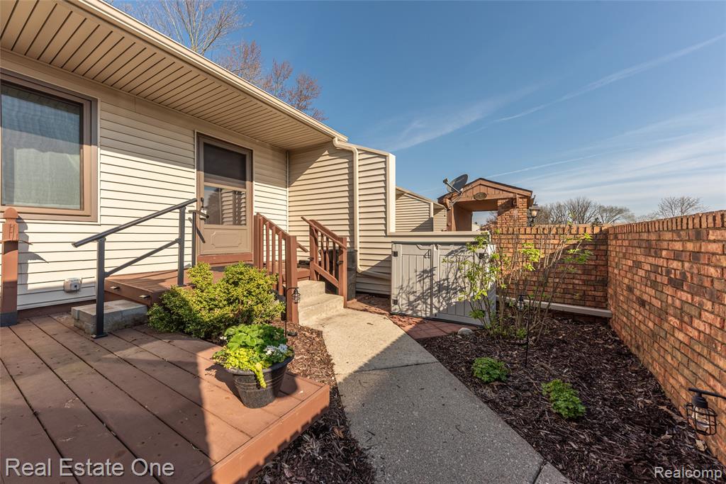 25803 Lexington Drive, 4, South Lyon, MI 48178 — Photo 2