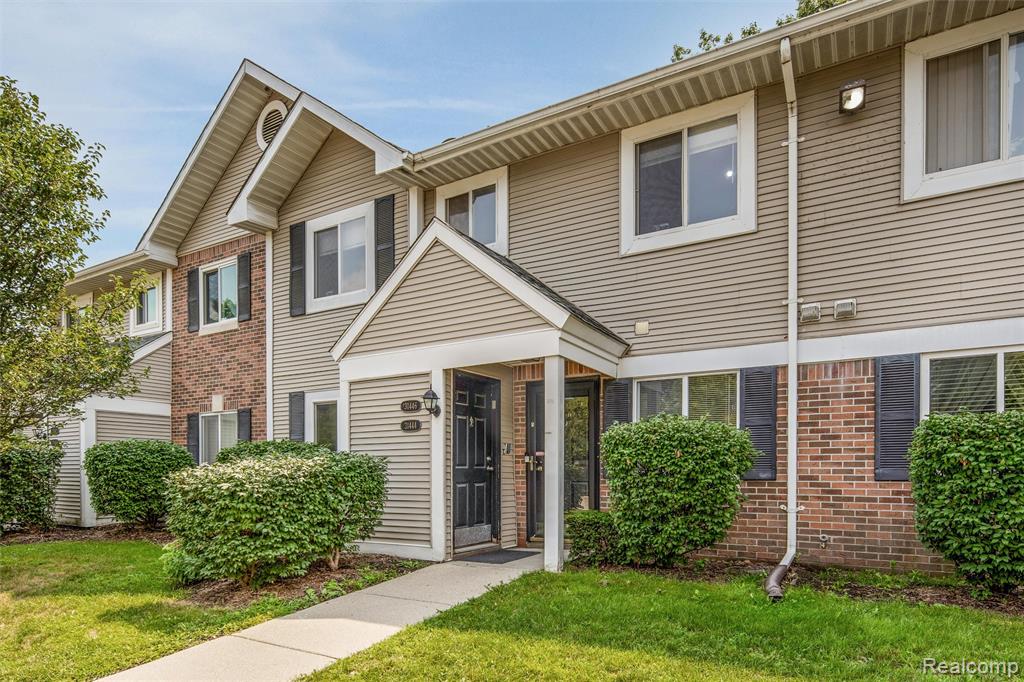 31444 Orchard Creek, Farmington Hills, MI 48334