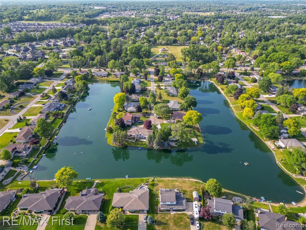 54815 FRANKLIN Drive, Shelby Twp, MI 48316 — Photo 9