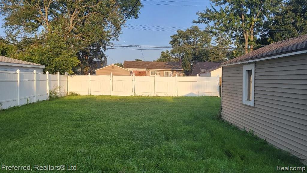 520 Harrison, Garden City, MI — Photo 6