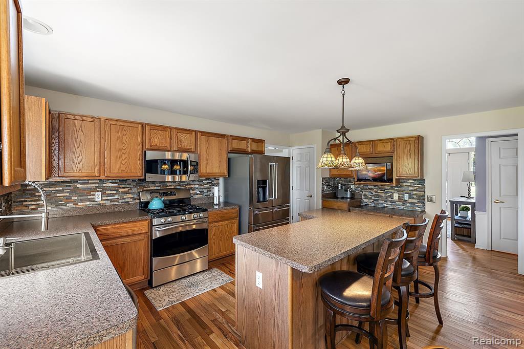 8057 PEBBLESTONE Drive, Ypsilanti, MI 48197 — Photo 10