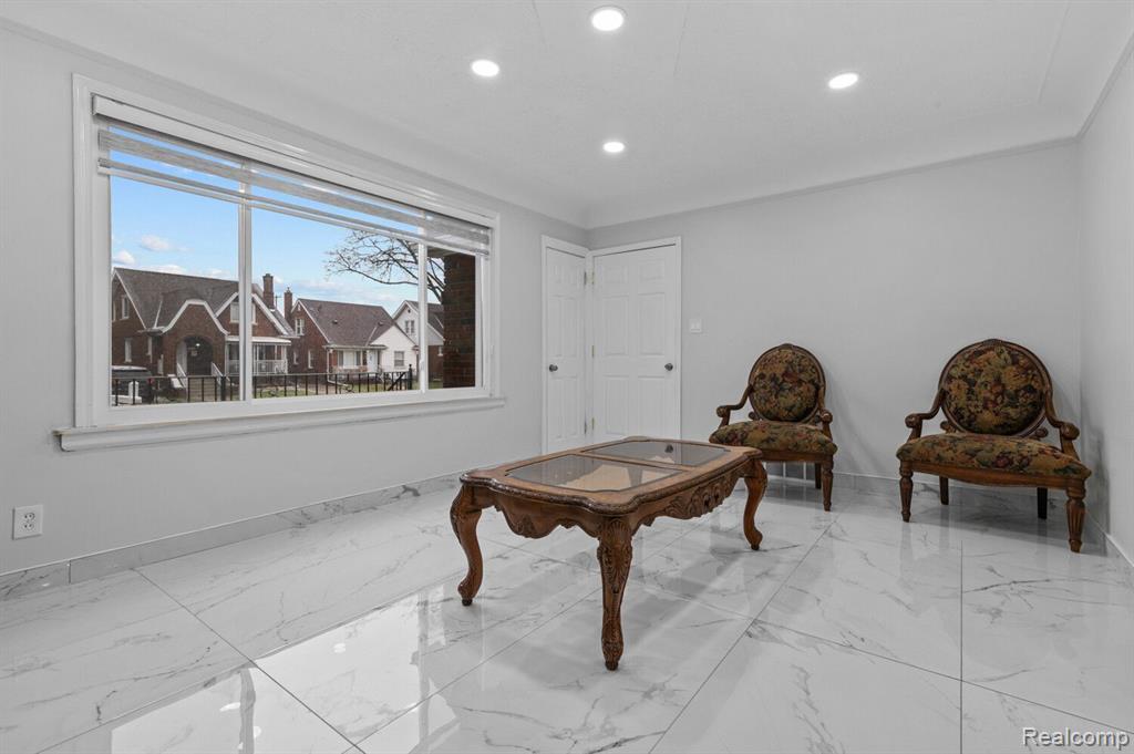 6838 HARTWELL Street, Dearborn, MI 48126 — Photo 3