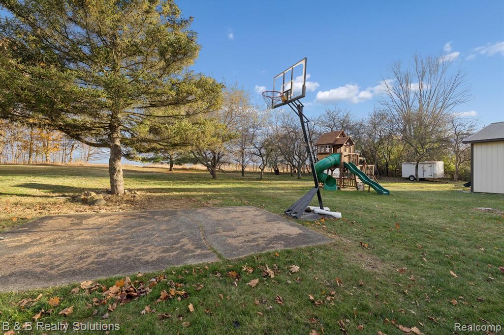 1357 Bloomingfield Drive, Lapeer, MI 48446 — Photo 43