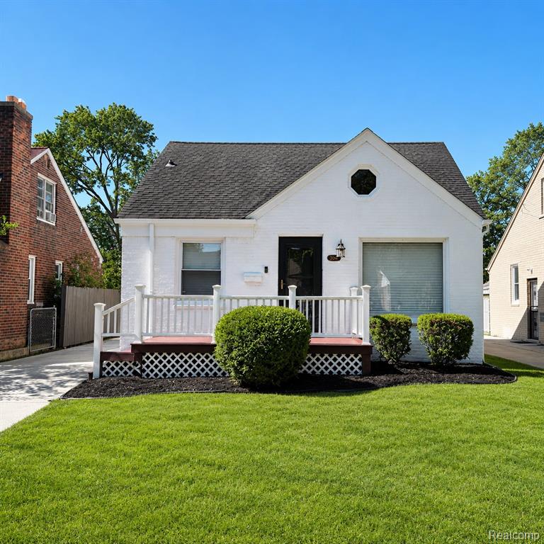 20616 Beaufait Street, Harper Woods, MI 48225