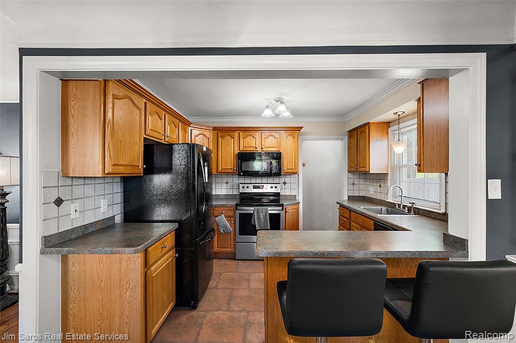 2371 Allard Avenue, Grosse Pointe Woods, MI 48236 — Photo 13