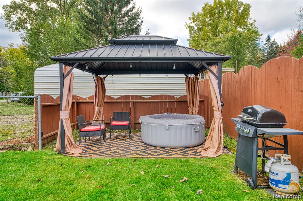 701 MARY Court, Fenton, MI 48430 — Photo 24