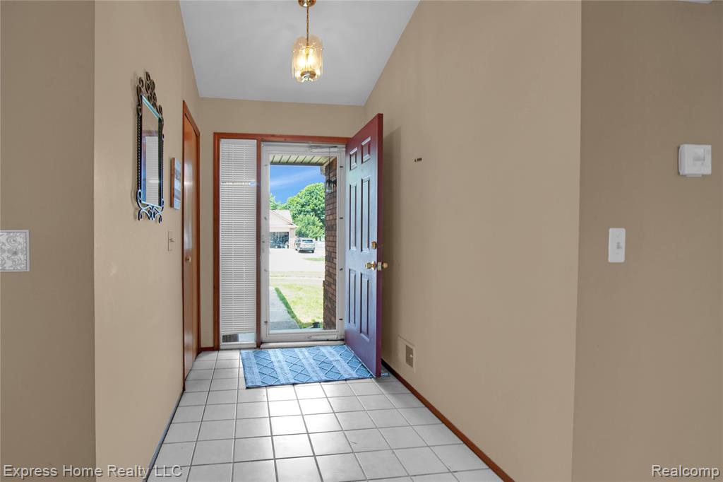 5010 Kelly Drive, Warren, MI 48092 — Photo 7