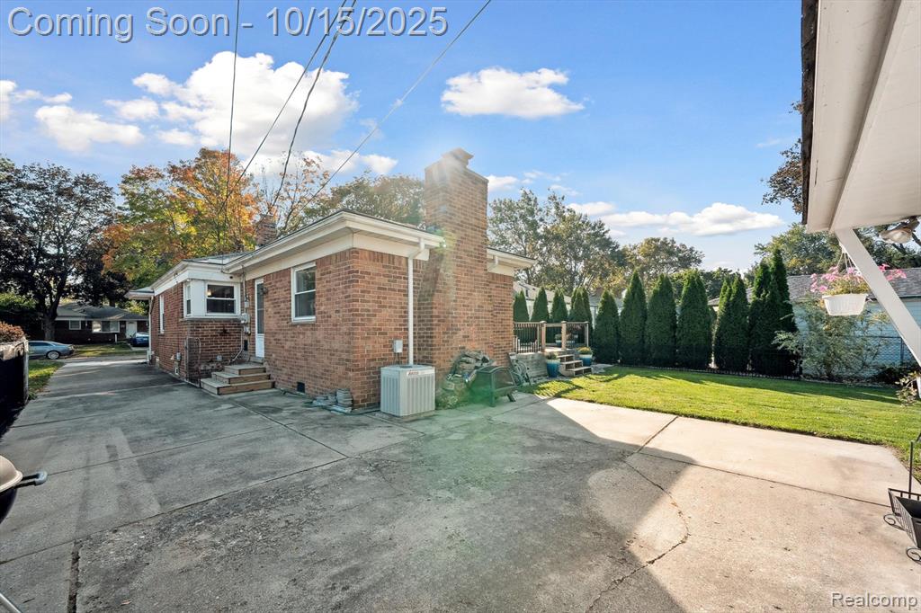 9931 E Clements Circle, Livonia, MI 48150 — Photo 40