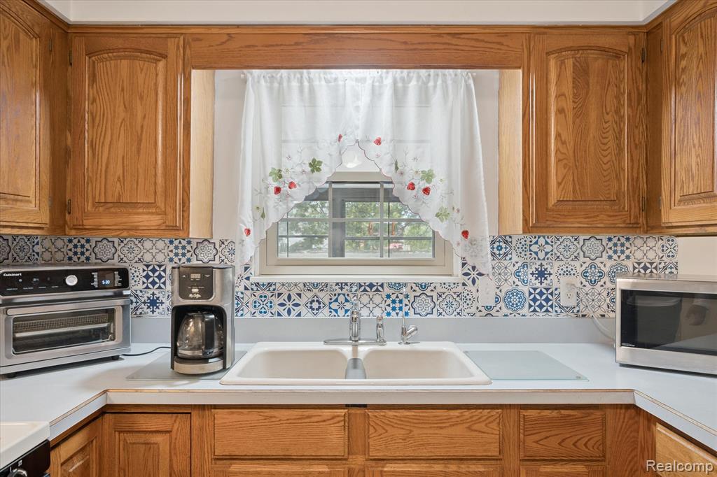 8812 Rio Vista Street, Green Oak, MI 48116 — Photo 9